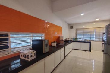 3 Storey Terrace End Lot D’Impian Tropika, Balakong(Impian Ehsan area)