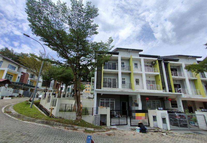 CORNER 3 Storey Terrace D’Impian Tropika, Balakong(Impian Ehsan area)