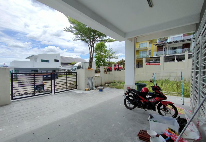 CORNER 3 Storey Terrace D’Impian Tropika, Balakong(Impian Ehsan area)