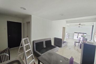 CORNER 3 Storey Terrace D’Impian Tropika, Balakong(Impian Ehsan area)