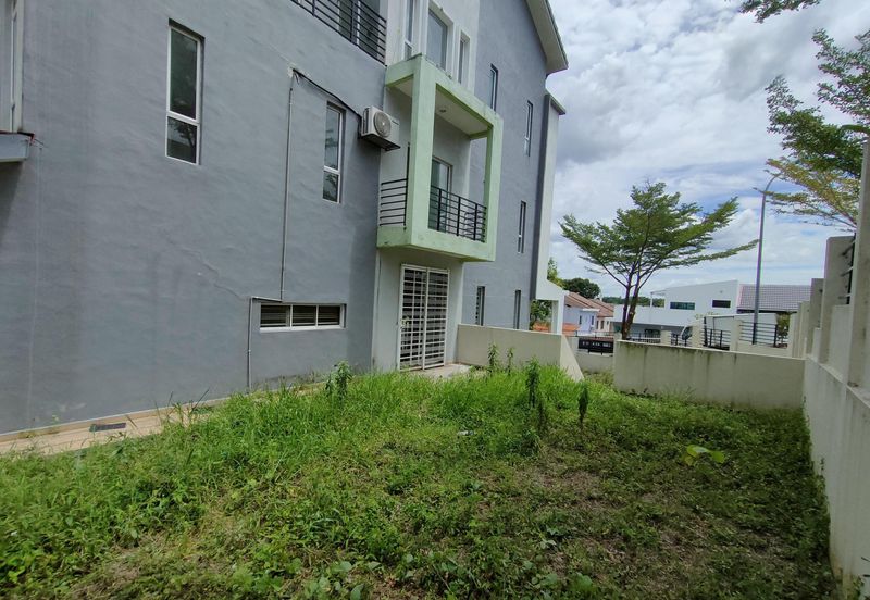 CORNER 3 Storey Terrace D’Impian Tropika, Balakong(Impian Ehsan area)