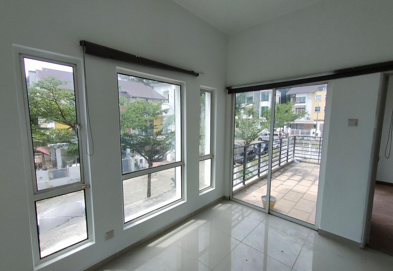 CORNER 3 Storey Terrace D’Impian Tropika, Balakong(Impian Ehsan area)