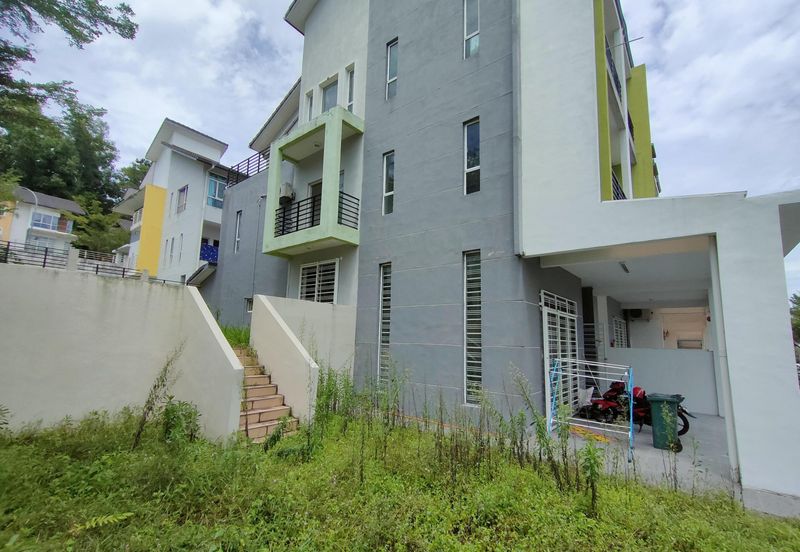 CORNER 3 Storey Terrace D’Impian Tropika, Balakong(Impian Ehsan area)