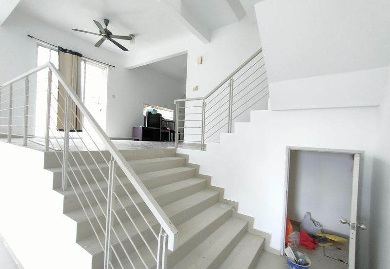 CORNER 3 Storey Terrace D’Impian Tropika, Balakong(Impian Ehsan area)