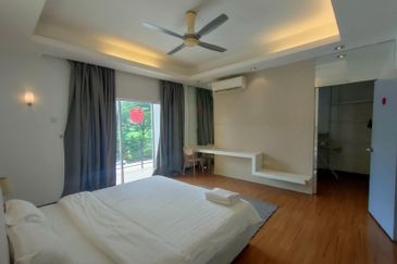 Teres 3 Tingkat Corner Lot, D’Impian Tropika, Balakong - Cheras - Seri Kembangan. 