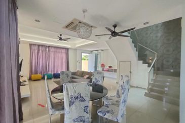 Teres 3 Tingkat Corner Lot, D’Impian Tropika, Balakong - Cheras - Seri Kembangan. 