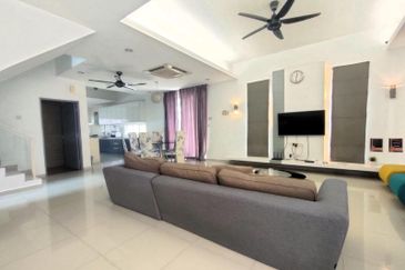 Teres 3 Tingkat Corner Lot, D’Impian Tropika, Balakong - Cheras - Seri Kembangan. 