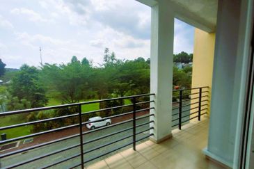 Teres 3 Tingkat Corner Lot, D’Impian Tropika, Balakong - Cheras - Seri Kembangan. 