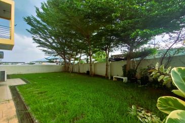 Teres 3 Tingkat Corner Lot, D’Impian Tropika, Balakong - Cheras - Seri Kembangan. 