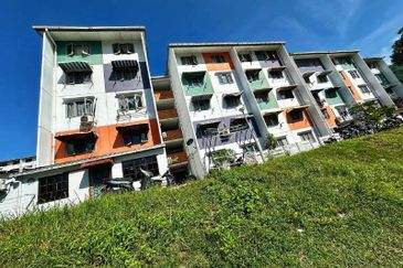 Walk Up Apartment Kelumpuk Melati Level 1 For Sale
