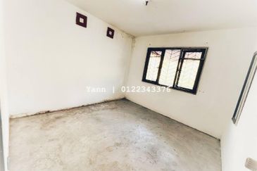 Walk Up Apartment Kelumpuk Melati Level 1 For Sale
