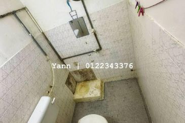 Walk Up Apartment Kelumpuk Melati Level 1 For Sale
