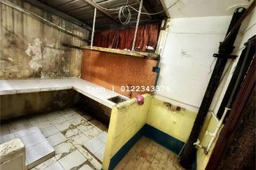 Walk Up Apartment Kelumpuk Melati Level 1 For Sale
