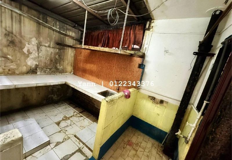 Walk Up Apartment Kelumpuk Melati Level 1 For Sale
