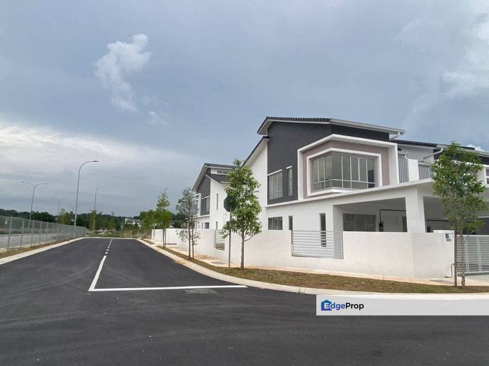 Tiara Sendayan Davina 20x65 [ 19Ft land corner ] 622K for Sale RM622