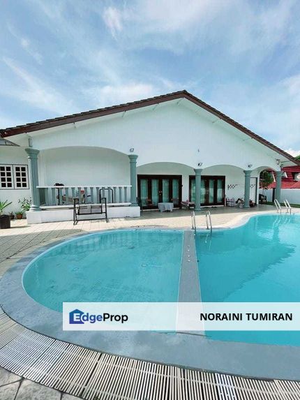 SINGLE STOREY BUNGALOW WITH SWIMMING POOL @ SEK 3, Selangor, Shah Alam