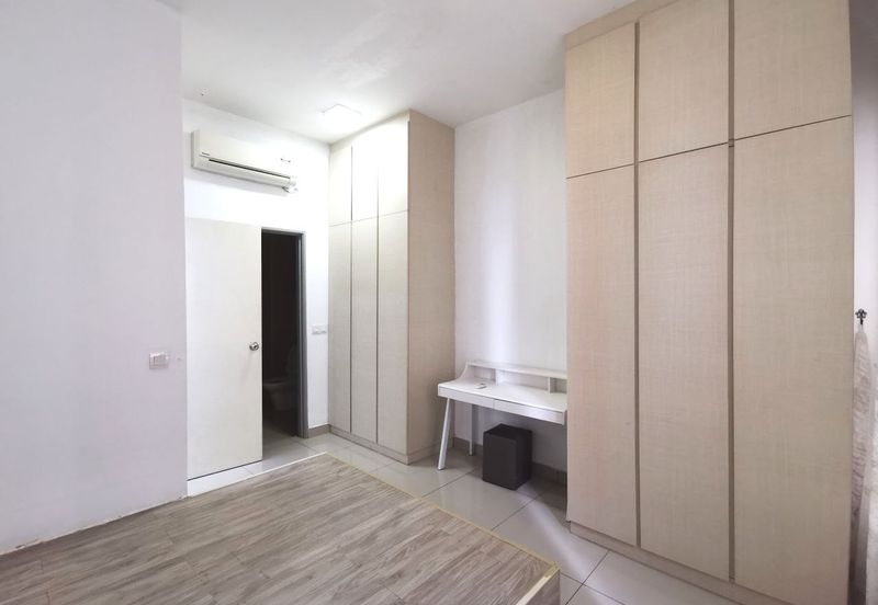 Dedaun Hijau (Greenfield Regency)