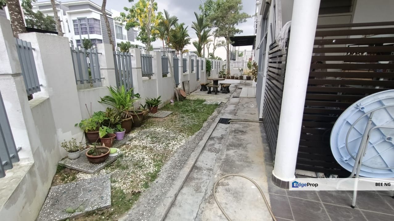 Imperial Jade Residenz @ Seri Alam 2 storey terrace end lot 10ft Land , Johor, Masai