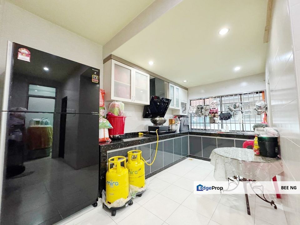 Taman Sutera Utama 2.5 storey terrace 22x85 Renovate Cheapest , Johor, Skudai