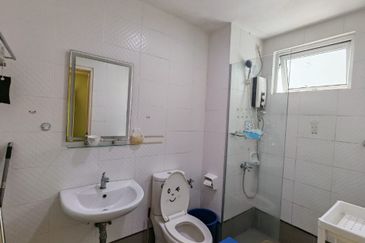 Seasons Luxury Apartments @ Amara Larkin