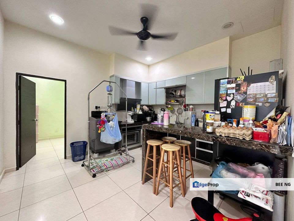 The Garden Residence 2+1bedroom corner unit 2 carpark for sale , Johor, Skudai