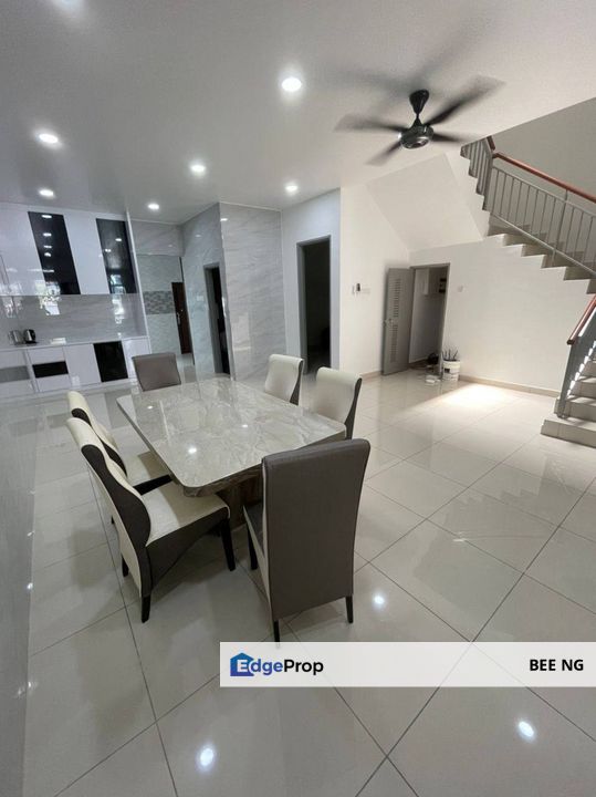Nusa Sentral 3 storey super link fully furnish good condition nego , Johor, 