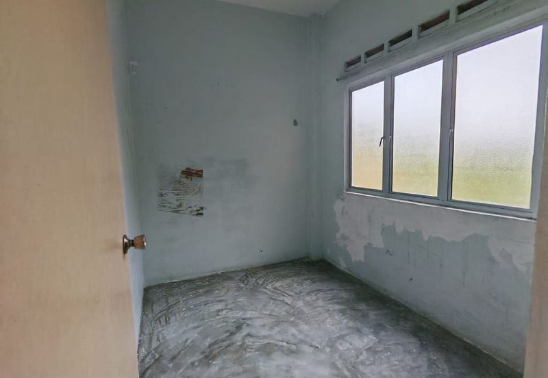 Taman Pulai Utama Flat