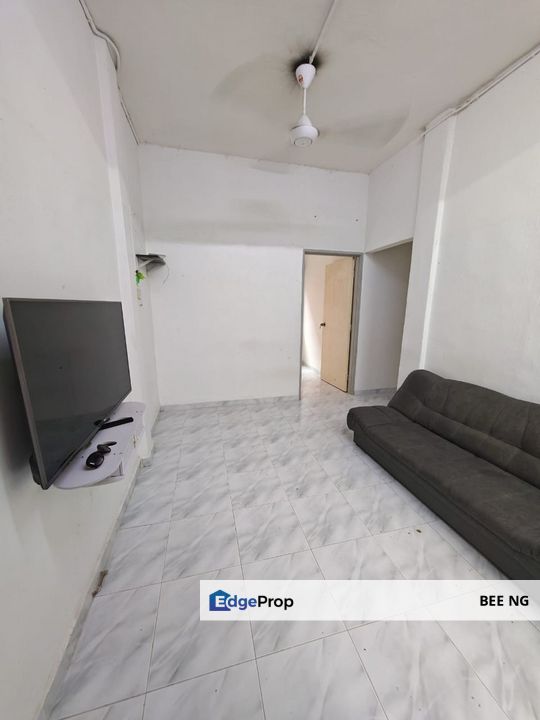 Taman Pulai Utama Flat 1st floor renovate for rent , Johor, Skudai