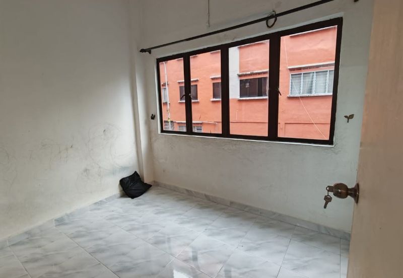 Taman Pulai Utama Flat