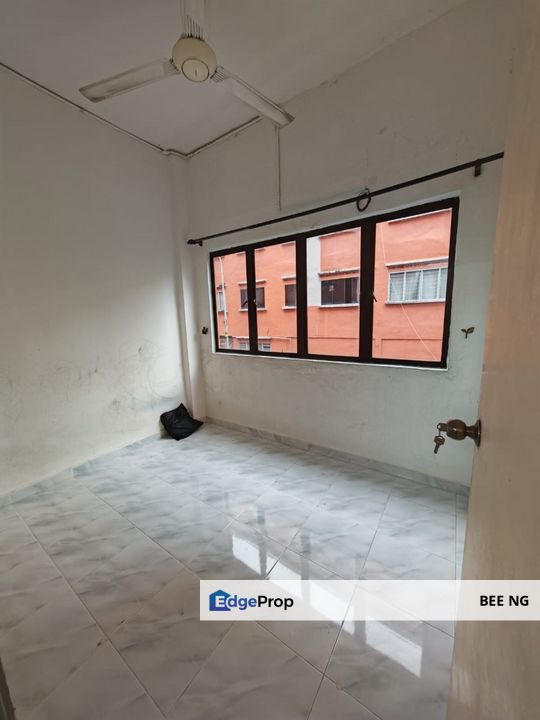 Taman Pulai Utama Flat 1st floor renovate for rent , Johor, Skudai