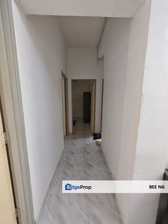 Taman Pulai Utama Flat 1st floor renovate for rent , Johor, Skudai