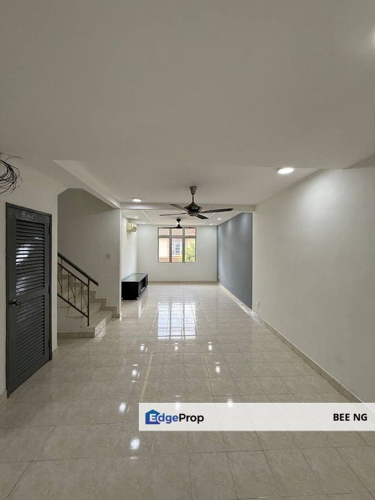 Nusa Villa Townhouse @ Nusa Bestari Upper Unit Extra Large 4bed below market price , Johor, Nusajaya