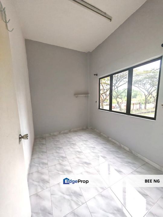 Pulai Utama Low Cost Flat 1st floor Fully Renoavted 4bedroom 2bathroom , Johor, Skudai