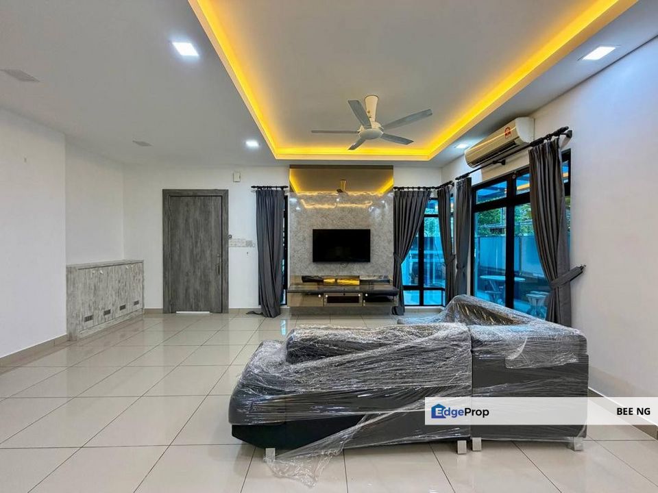 Opal @ Mutiara Mas 3 storey cluster luxury renovate / unblock / partial furnish / private lift , Johor, Skudai