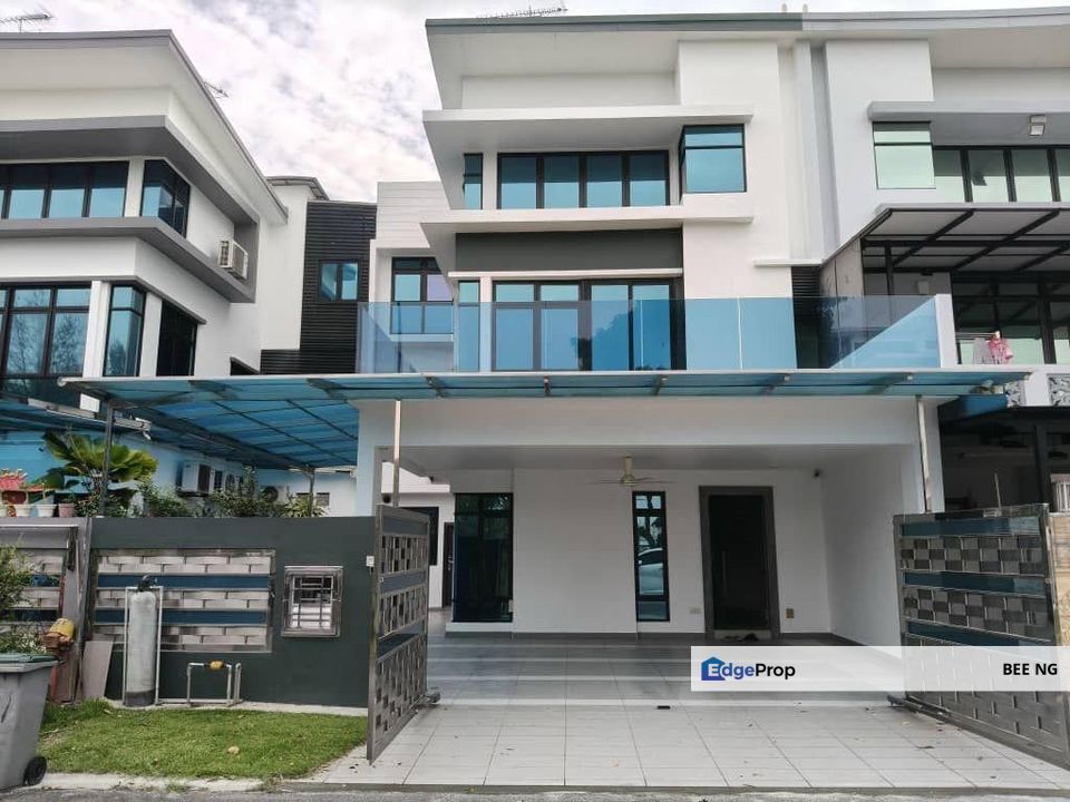 Opal @ Mutiara Mas 3 storey cluster luxury renovate / unblock / partial furnish / private lift , Johor, Skudai