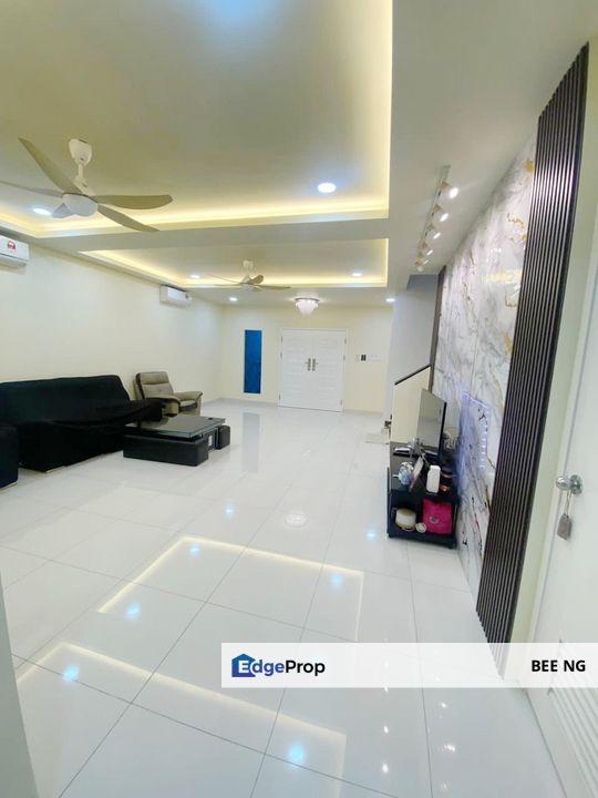 Rini Heights 2 stoeey super link terrace tiptop condition for sale , Johor, Skudai