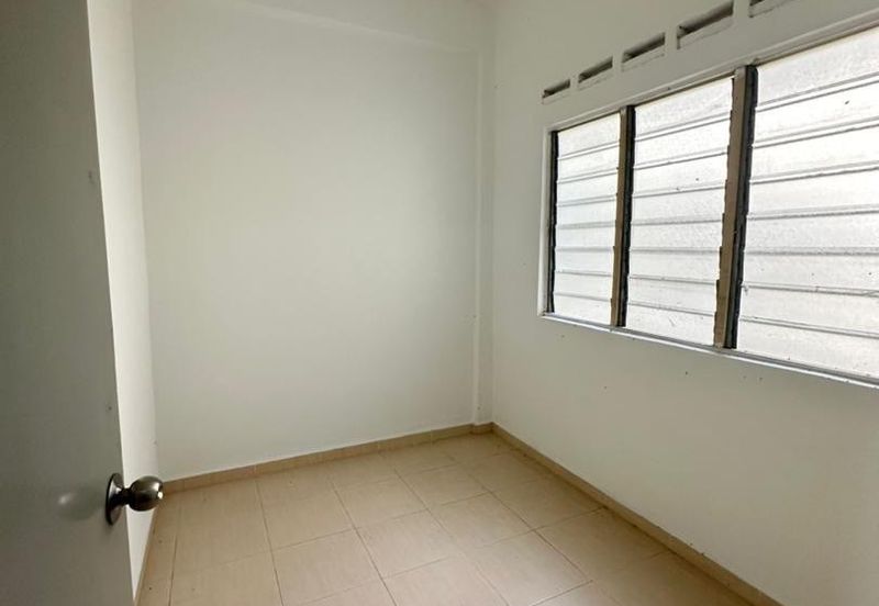 Taman Pulai Utama Flat