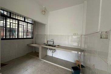 Taman Pulai Utama Flat