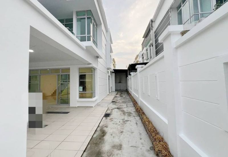 Persiaran Kempas Utama 2