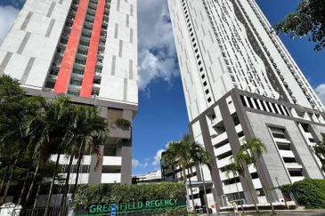 Dedaun Hijau (Greenfield Regency)