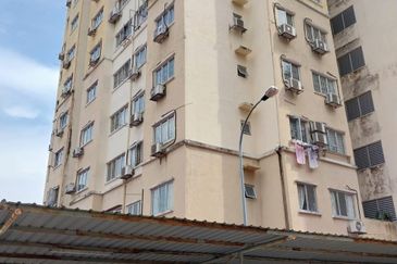 Kiambang Apartment Serdang For Sale