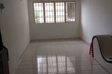 Kiambang Apartment Serdang For Sale
