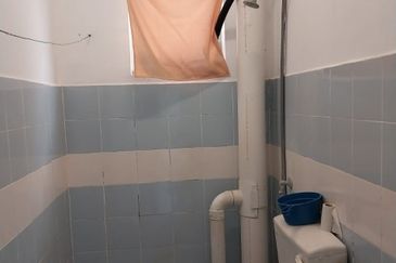 Kiambang Apartment Serdang For Sale