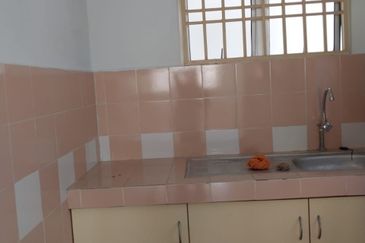 Kiambang Apartment Serdang For Sale