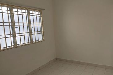 Kiambang Apartment Serdang For Sale