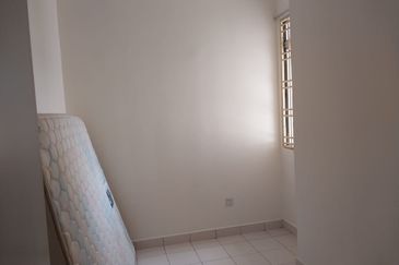 Kiambang Apartment Serdang For Sale