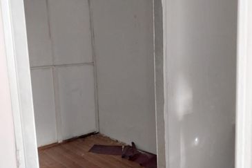 Kiambang Apartment Serdang For Sale