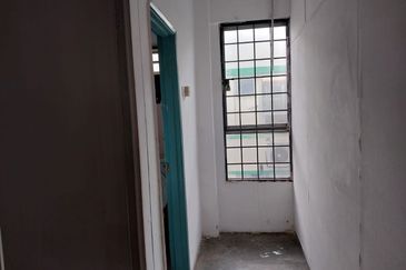 Kiambang Apartment Serdang For Sale