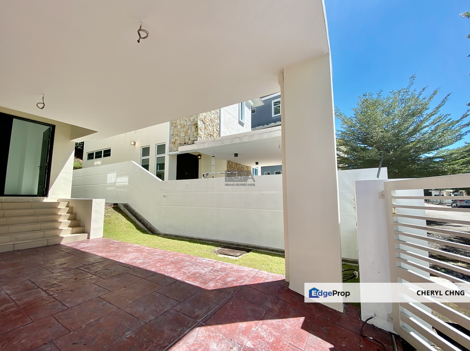 Three-Storey Sea-View Detached Residence in Ferringhi Heights Gated Community, Penang, Batu Ferringhi