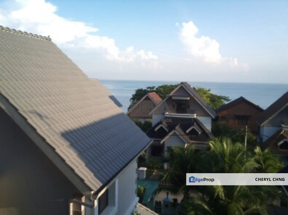 A 3Storey Bungalow in the Ferringhi Villas in Batu Ferringhi., Penang, Batu Ferringhi